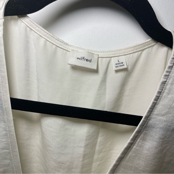 Aritzia Wilfred Women's Cream Wistful long puff sleeve v neck crop top blouse L - Picture 4 of 6
